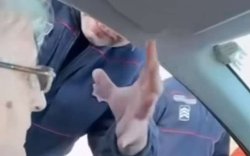 črnogorska policista, profesor.jpg