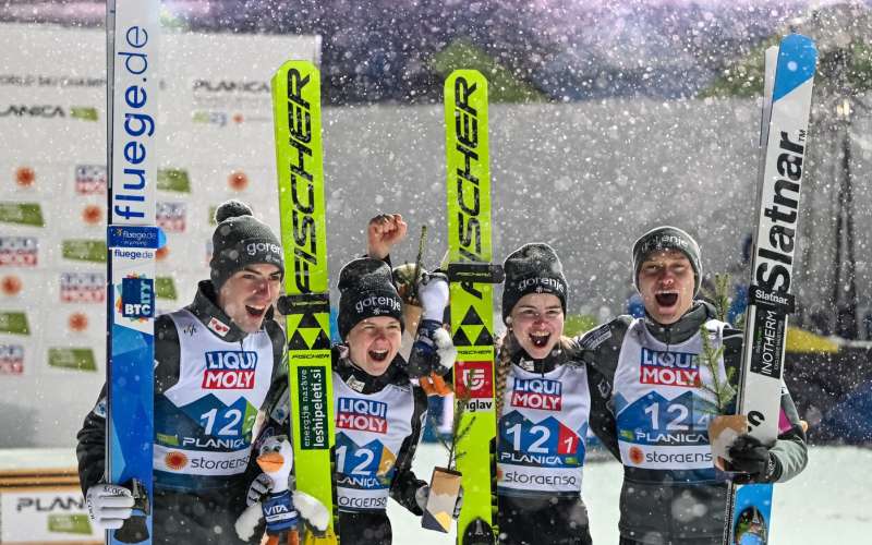 Koga ljubijo slovenski skakalci in skakalke.jpg