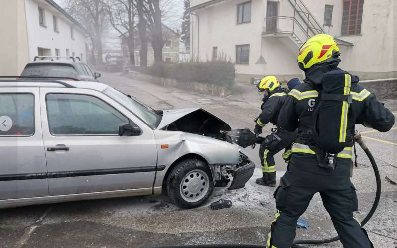 ilirska bistrica, trk, goreč avto.jpg