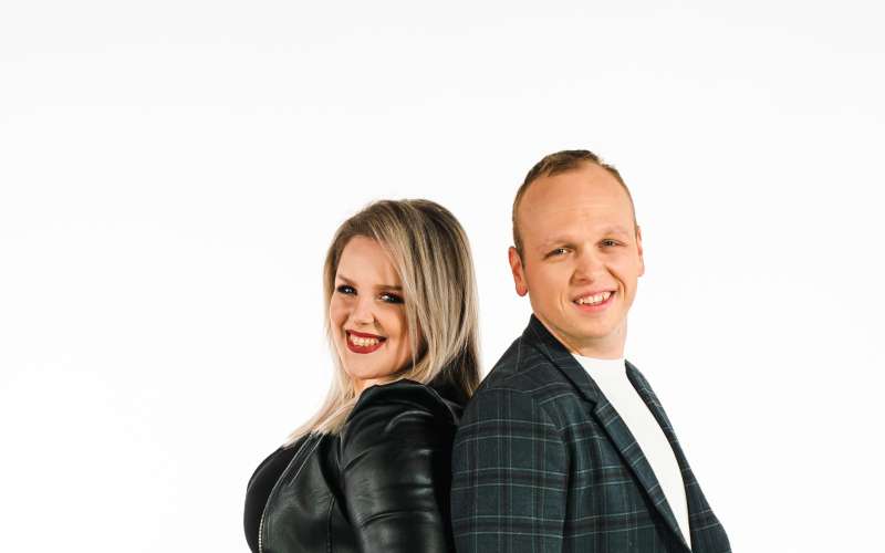Tamara Goričanec odlično poje in riše Rudiju obrvi, Rudi pa premaguje kilometre in kilometre ... odl