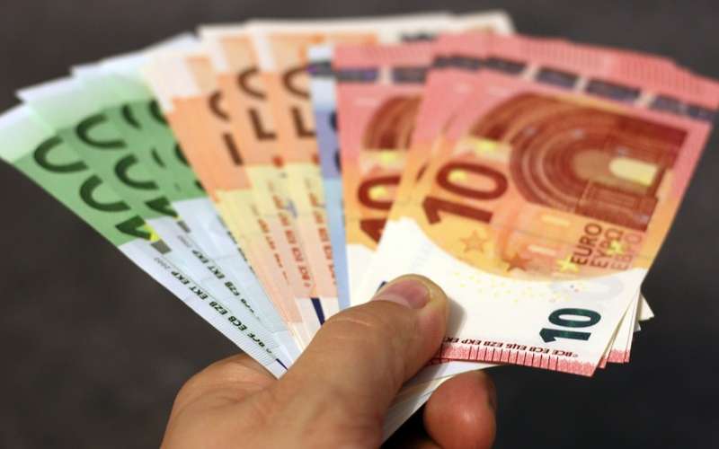 denar, evri, proračun, podkupnina, korupcija