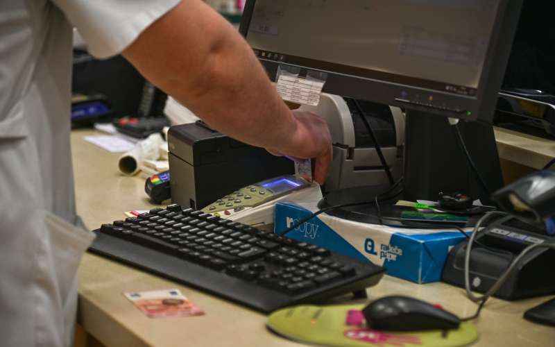 simbolična, pomurske-lekarne, lekarna, farmacija, tablete, priprava-krem, magistralna-receptura