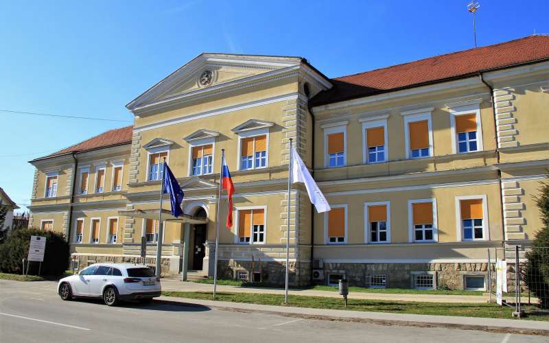 bolnica brezice.jpg