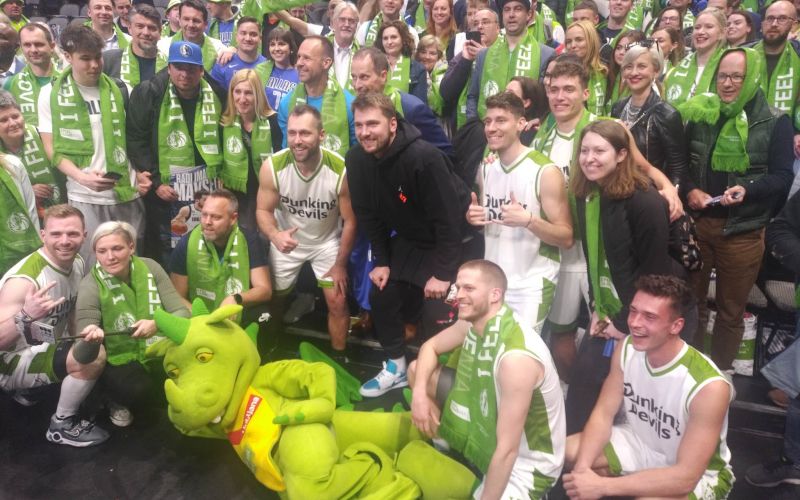 doncic navijaci dallas.jpg