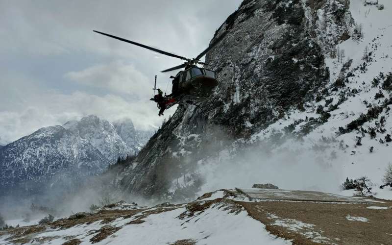 mala-mojstovka, snežni-plaz, helikopter