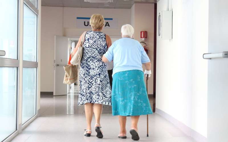senior-citizens-g43b4dc7e6_1920.jpg