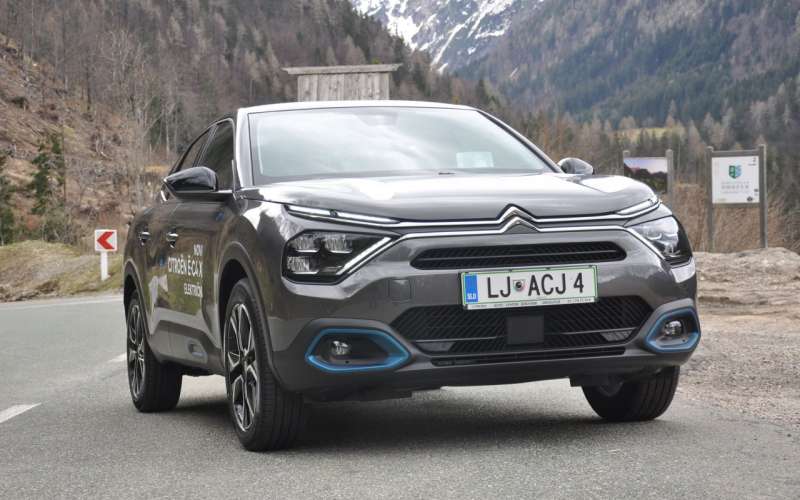 Citroen C4 X uvodna.jpg