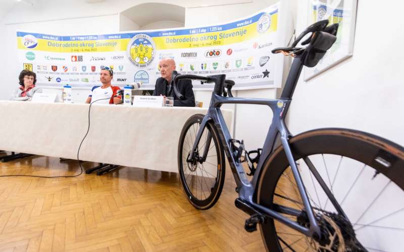 Novinarska konferenca ob začetku projekta Dobrodelno okrog Slovenije