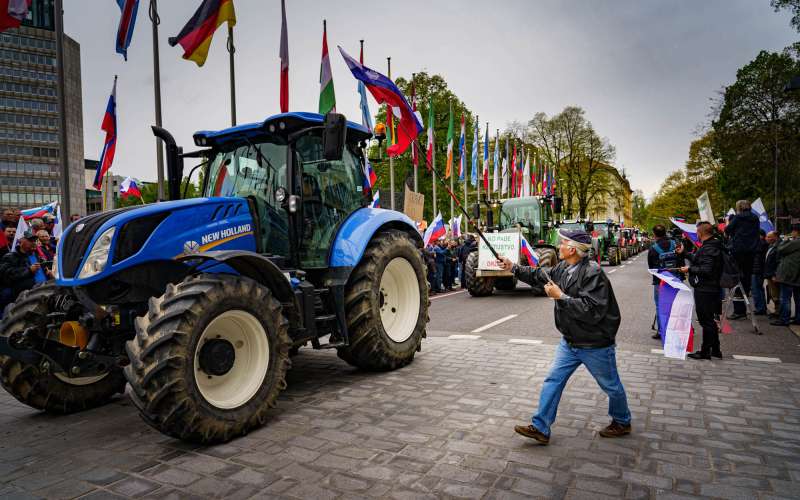 modri traktor, protest, kmetje, ljubljana, traktorji, april-2023