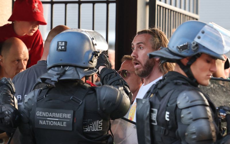 policija-navijaci.jpg