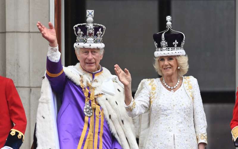 Kralj Karel III. in kraljica Camilla.