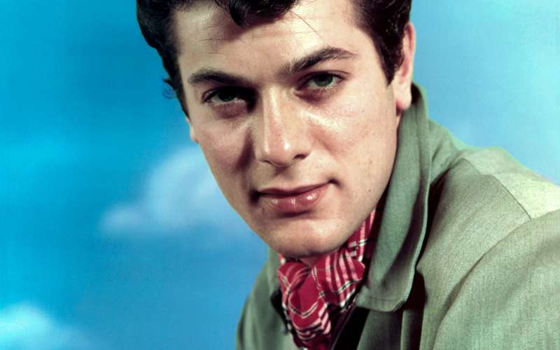 Tony Curtis (1925 - 2010), veliki hollywoodski zapeljivec, ki so mu leta dobro prizanašala.