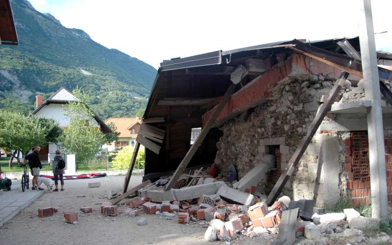 Posledice potresa v Posočju leta 2004