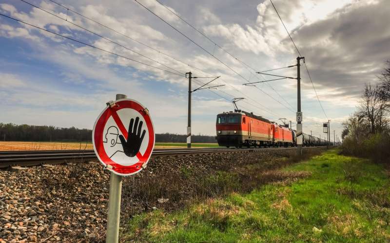 železnica proga nevarnost