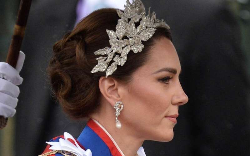 Je Kate res na robu živčnega zloma? Govorice o nezvestobi princa Williama s sosedom Rose Hanbury se