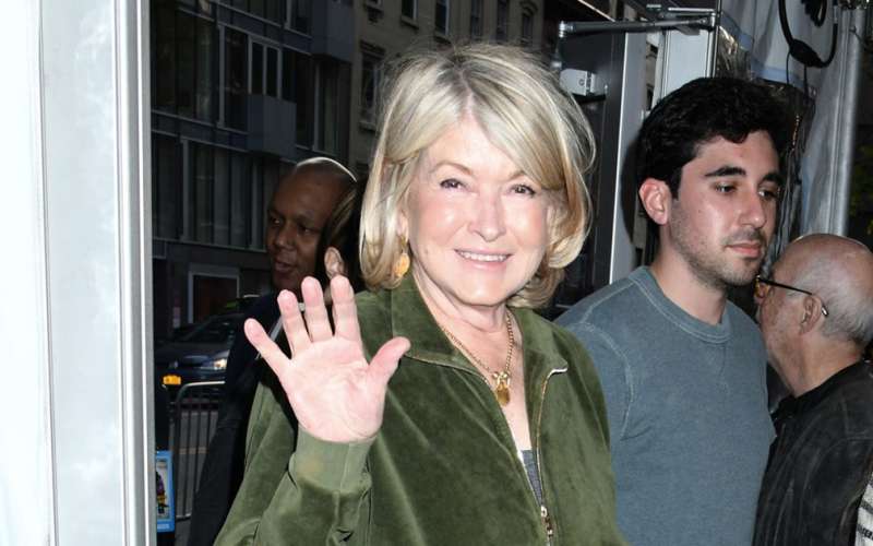 Martha Stewart z 81 leti najstarejši model v kopalkah.jpg