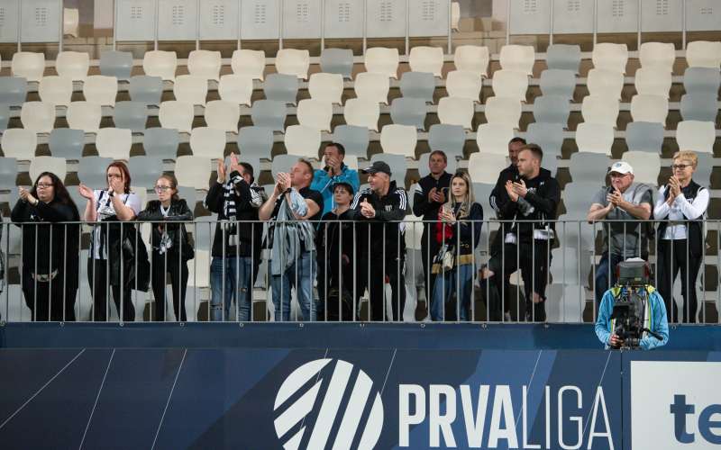 tribune, gledalci, koper, mura, navijači