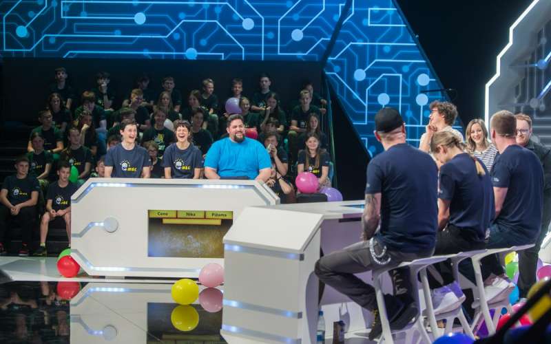 Zadnja oddaja sezone Malih sivih celic bo predvajana 3. junija 2023 na TV SLO 1, z udeležbo znanih o