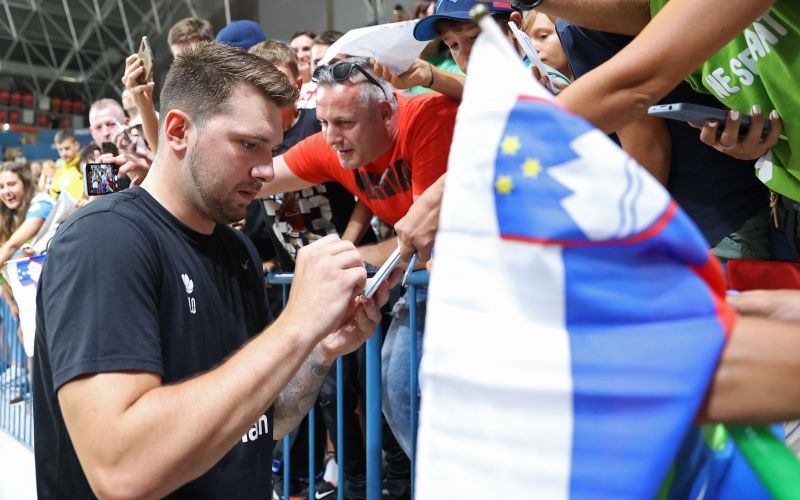 luka doncic slovenija af.JPG