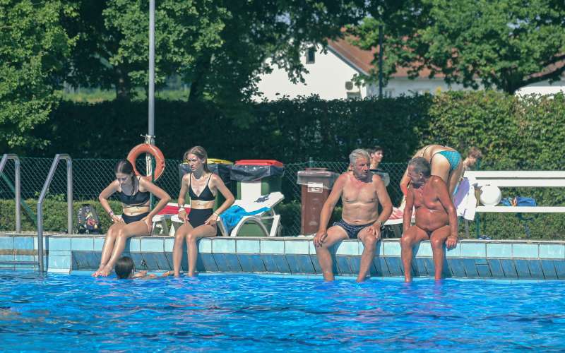 simbolična, kopališče-murska-sobota, kopanje, bazen, poletje, mladi