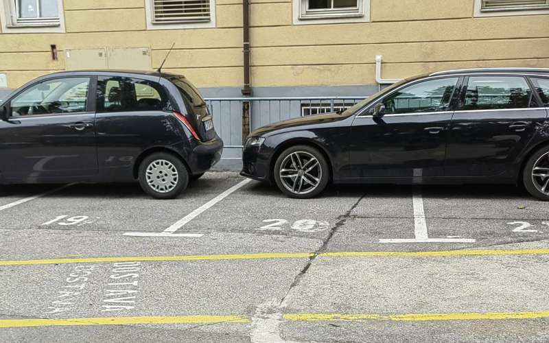 parkiranje po slovensko.jpg