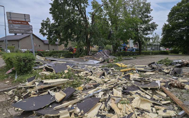 turnišče, neurje-julij-2023, planika, odkrite-strehe, vreme-toča-neurja, gasilci, civilna-zaščita