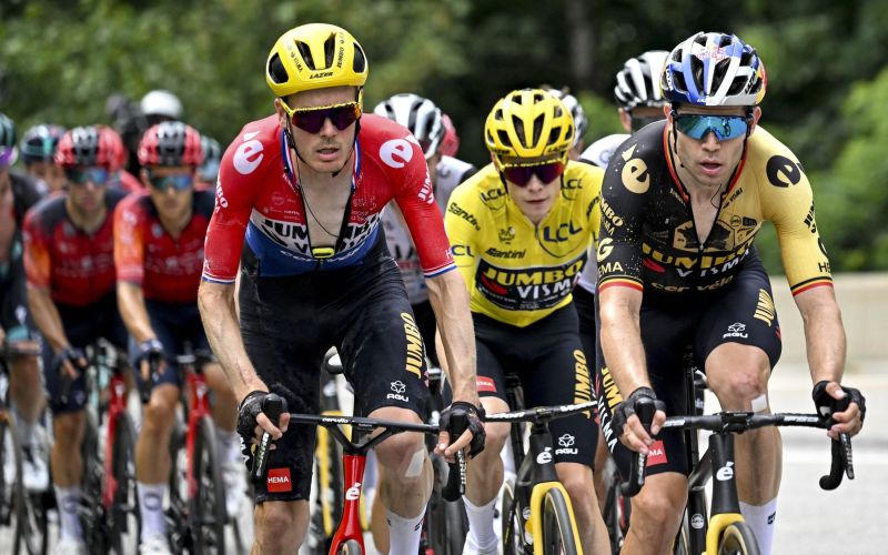 vingegaard van aert.jpg