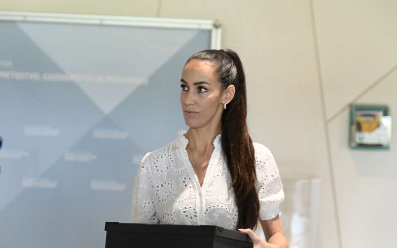 predaja podpisov, nutrije, tina gaber (1).jpg