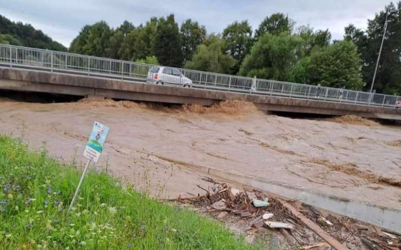 narasla sava med tacnom in brodom.jpg