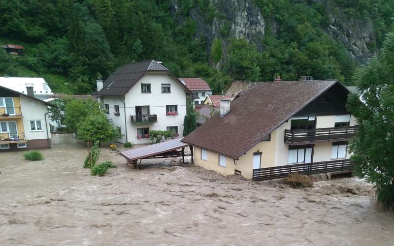 poplave, črna na koroškem