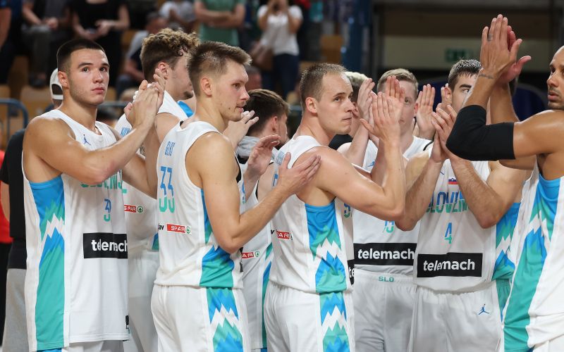 kosarka slovenija reprezentanca prepelic.JPG