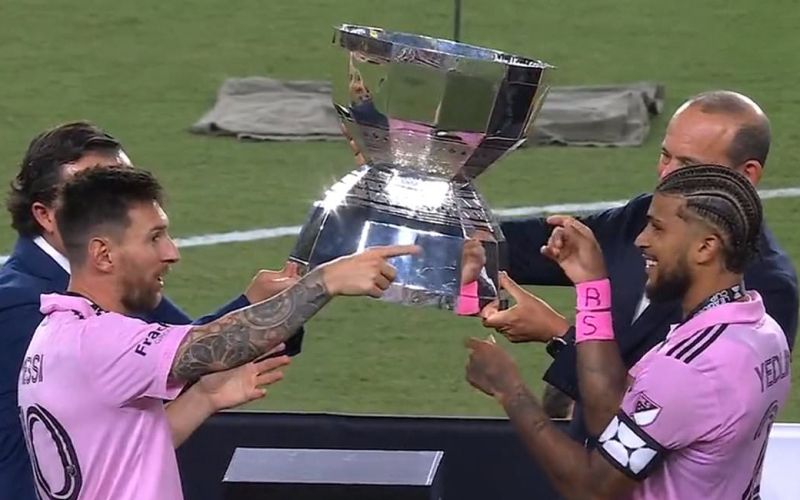 messi yedlin.jpg