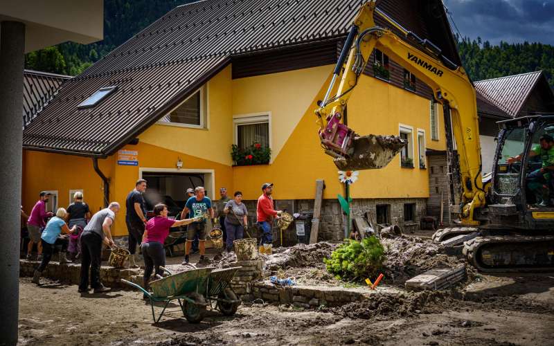 uvodnik - foto simen.jpg