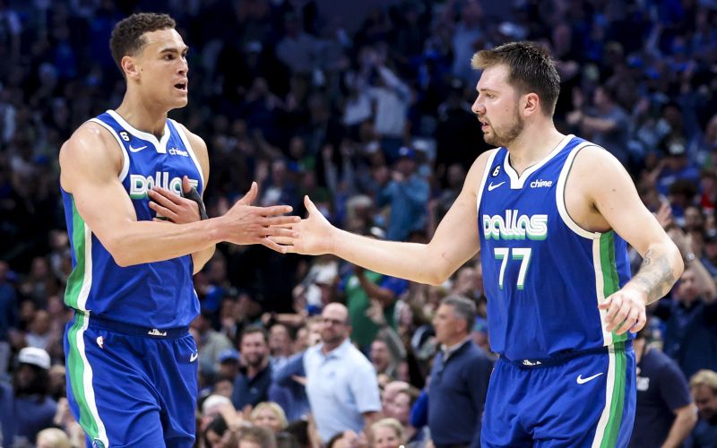 dwight powell luka doncic.jpg