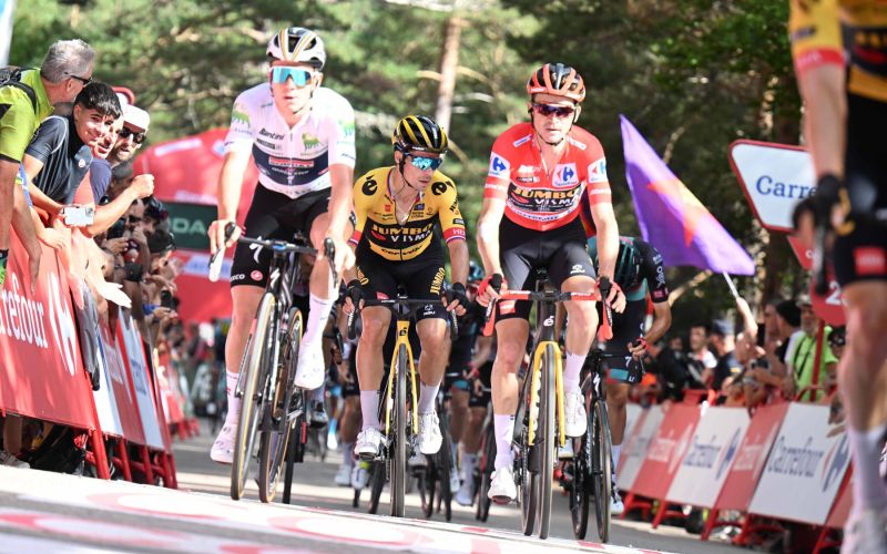 kuss roglic jumbo visma.jpg