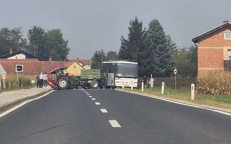 gradišče, avtobus, traktor
