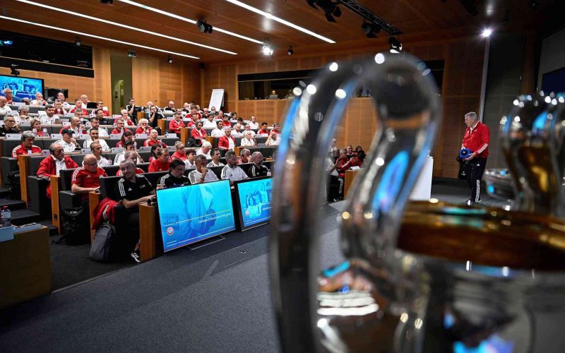 trenerski_kongres_UEFA_2.jpg