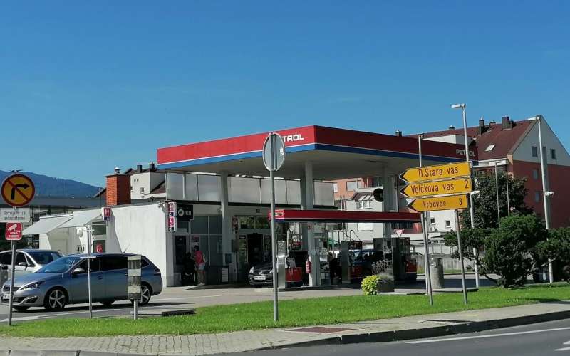 d38_petrol1.jpg