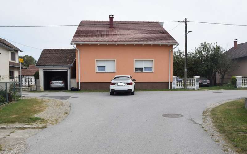 prometna-u-zid-kuce.jpg