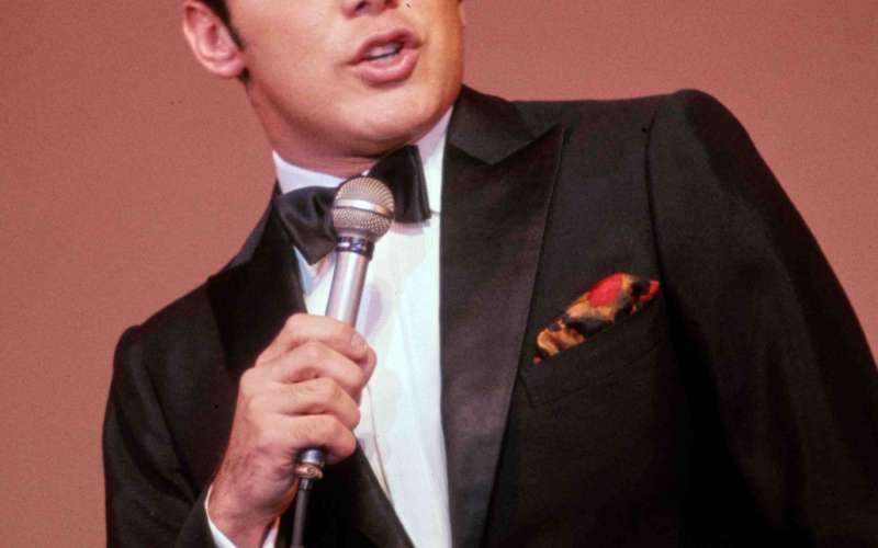 Paul Anka je uspel še kot najstnik, zato se dobro drži tudi po sedmih desetletjih nastopanja. Njegov