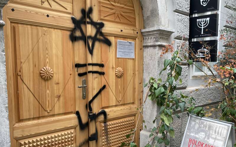 svastika, davidova zveza, judovski kulturni center.jpeg