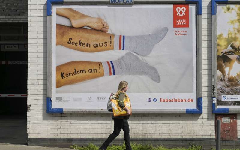 socken aus-kondom am.jpg