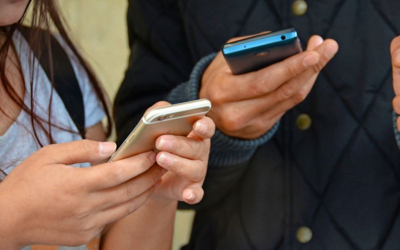 696317_103-telefon2-sken.jpg