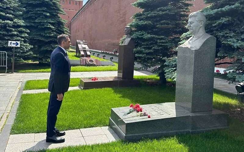 vulin stalin cvetje.jpg