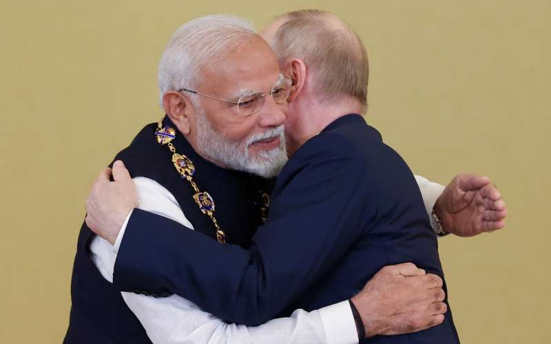 modi-putin-objem.jpg