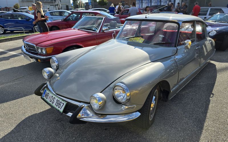 starodobniki, potujoči-muzej, oldtimer