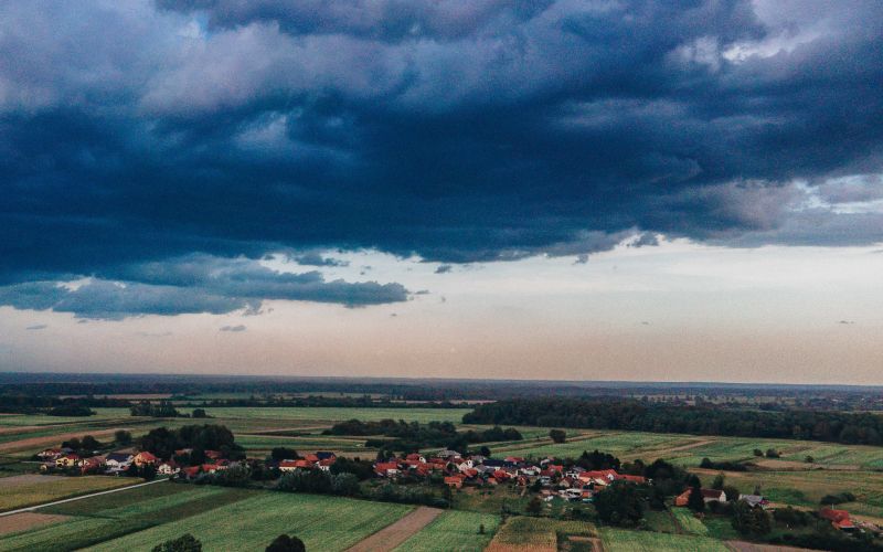 simbolična, nevihta, neurje, vreme, oblačno, oblaki, dron