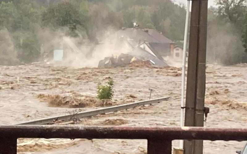 jesenik, poplave, češka, porušena hiša.jpg