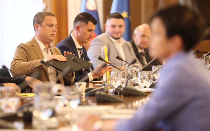 marta kos, komisija, žan mahnič.jpg