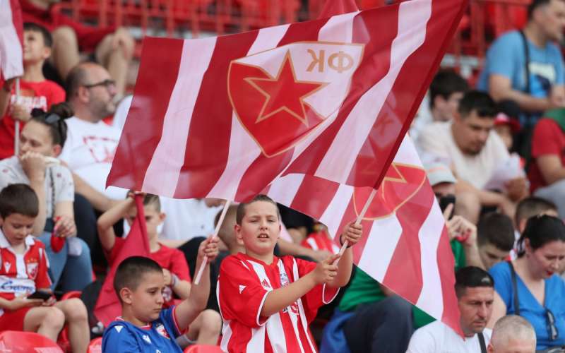 red-star-navijači.jpg